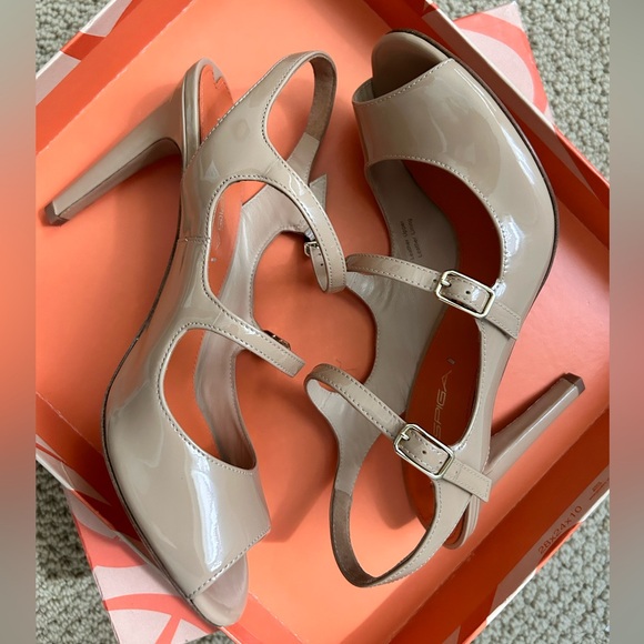 That Wedding Shoe - Picture 4 of 8